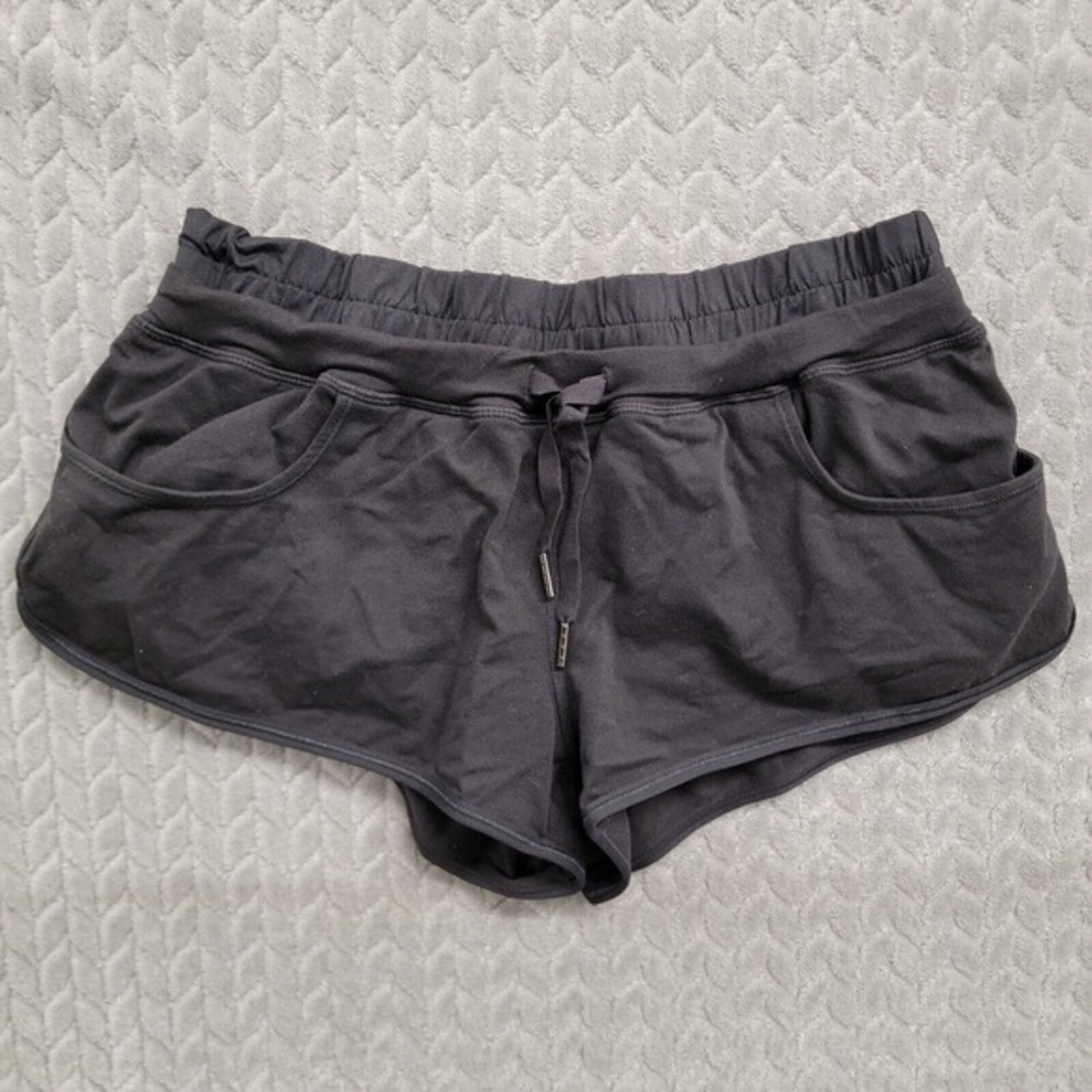 Lululemon Strength and Tone Shorts Womens Size 8 Black‎ Lined Yoga